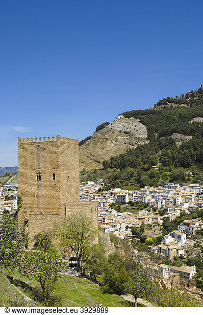 Yedra Burg im Dorf Cazorla  Sierra de Cazorla  Segura y Las Villas Naturpark  Provinz Jaen  Andalusien  Spanien  Europa