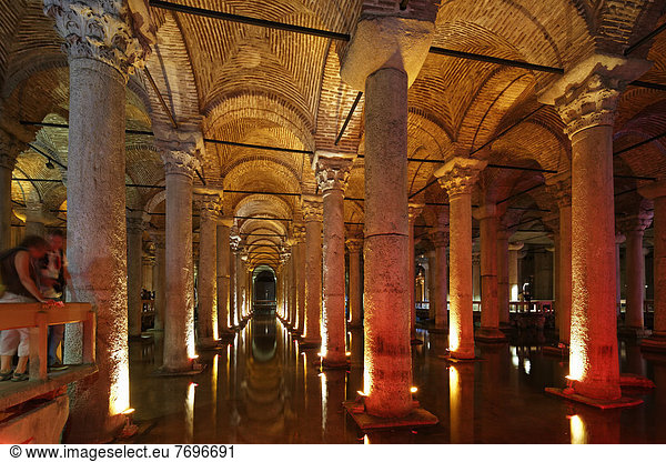 Yerebatan-Zisterne oder Cisterna Basilica  auch Versunkener Palast