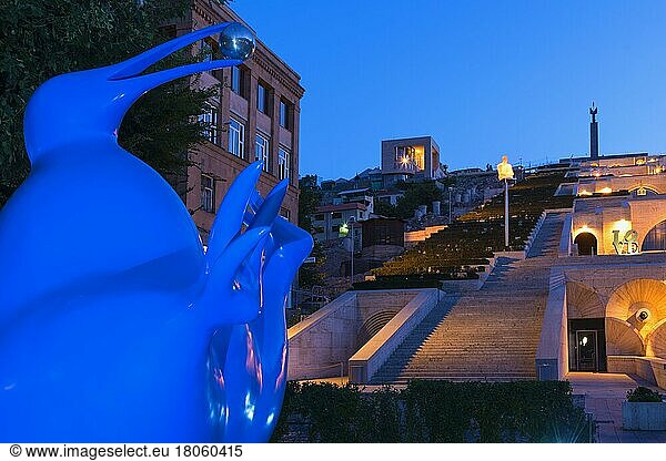 Yerevan Cascade  Blaue Kiwi-Skulptur von Peter Woytuk  Armenien  Mittlerer Osten  Asien