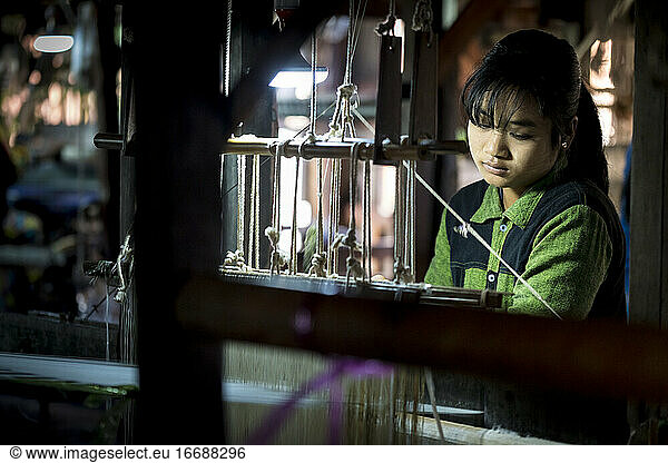 Young Burmese woman weaving on loom  Lake Inle  Myanmar