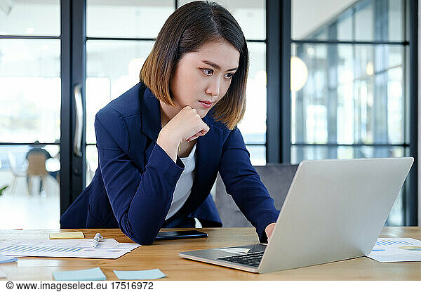 Young entrepreneur businesswoman working in modern office