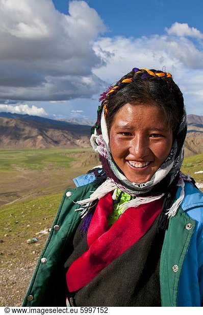 Young friendly Tibetan woman  Southern Tibet  China  Asia