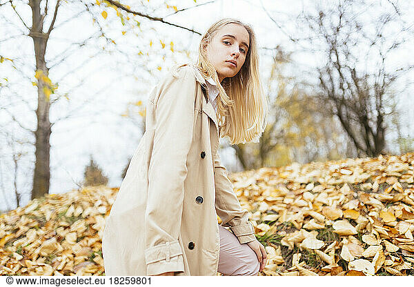 young woman in autumn turn around look at the camera