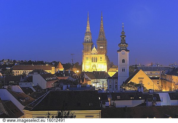 Zagreb bei Nacht  Kroatien.