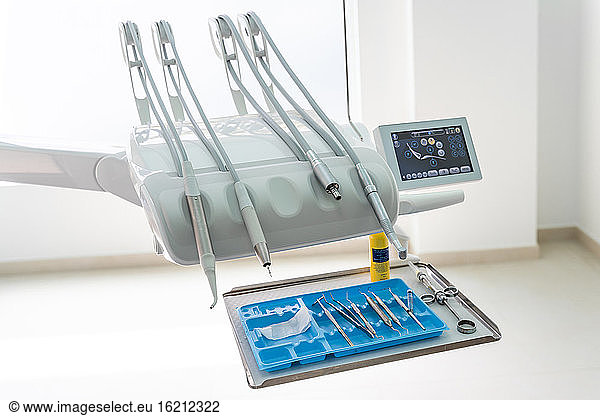 Zahnärztliche Ausrüstung in der Klinik