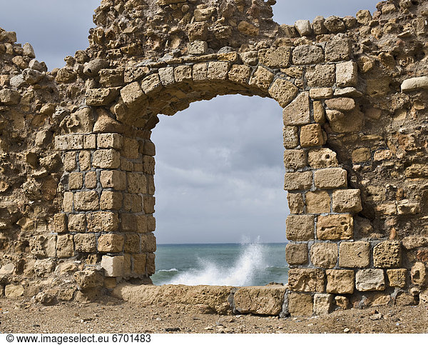 zeigen Fenster Wand Ruine Mittelmeer