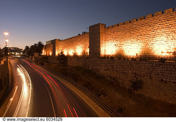 Zeit Nachtlichter Verkehr  Jaffator  alte Walled Stadt  Jerusalem  Israel  Naher Osten