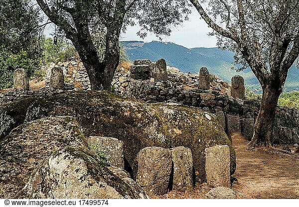 Zentralmonument mit Menhir-Statuen  archäologischen Fundstätte Filitosa  Korsika  Filitosa  Korsika  Frankreich  Europa