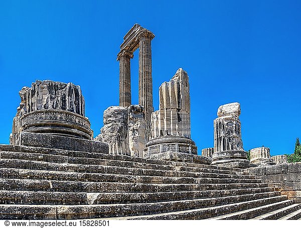 Zerbrochene Säulen im Apollo-Tempel von Didyma  Türkei