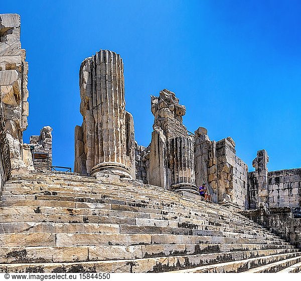 Zerbrochene Säulen im Apollo-Tempel von Didyma  Türkei