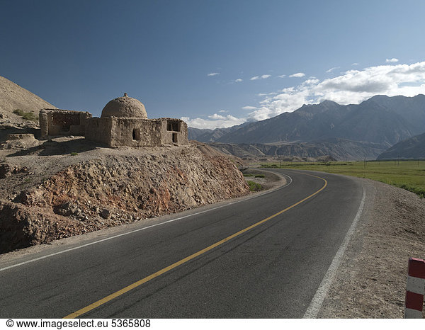 Zerfallene Moschee an der Straße nach Kashgar  Tashkurgan  Xinjiang  China  Asien