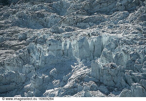 Zerfurchtes Gletschereis  Gletscherzunge  Glacier des Bossons  La Jonction  Chamonix  Haute-Savoie  Frankreich  Europa