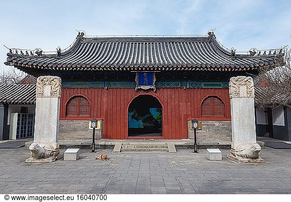 Zhihua Buddhist Temple - Tempel der Weisheit Im Lumicang Hutong  Chaoyangmen Bereich des Dongcheng Bezirks in Beijing  China.