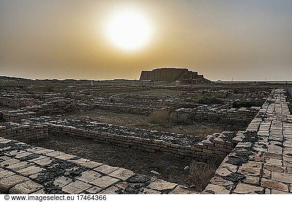 Ziggurat bei Sonnenuntergang  antike Stadt Ur  Ahwar im Südirak  Unesco-Stätte  Irak  Asien