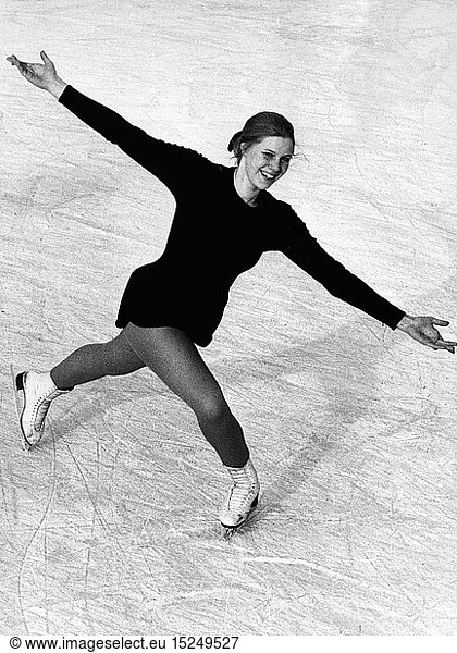 Zillmer  Eileen  deut. Sportlerin (Eiskunstlauf)  Aufnahme wÃ¤hrend der deutschen Meisterschaften  1971 Zillmer, Eileen, deut. Sportlerin (Eiskunstlauf), Aufnahme wÃ¤hrend der deutschen Meisterschaften, 1971,