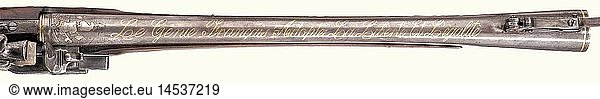 ZIVILE LANGWAFFEN STEINSCHLOSS UND PERKUSSION  Tromblon mit Klappbajonett.  Neapel  datiert 1794. Achtkantiger  in rund Ã¼bergehender Lauf mit trichterfÃ¶rmiger MÃ¼ndung. Goldeinlagen  auf der Laufoberseite ebenfalls in Gold eingelegt 'Le Genie Francais Adopte La LibertÃ© et LÂ´Ã©galitÃ©'. Ãœber dem Schwanzschraubenblatt in Silber eingelegtes TrophÃ¤enbÃ¼ndel. Springbajonett  Feder etwas mÃ¼de. Floral graviertes Miqueletschloss  datiert und bezeichnet 'D. Vocatur'. Nussholzschaft mit katalanischem Kolben  Messinggarnitur. Eiserner Ladestock. LÃ¤nge 89 cm.