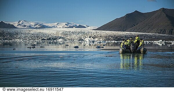 Zodiac-Bootstour zur Gletscherlagune Jokulsarlon  einem Gletschersee voller Eisberge im Südosten Islands