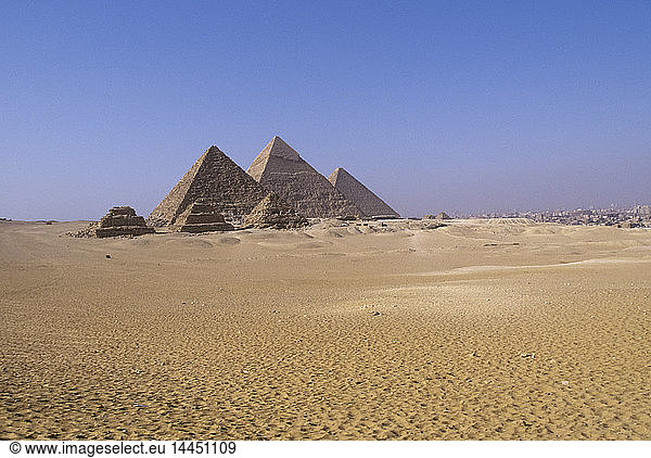Zoser- und Gizeh-Pyramiden in Saqqara  alte Grabdenkmäler und UNESCO-Weltkulturerbe.