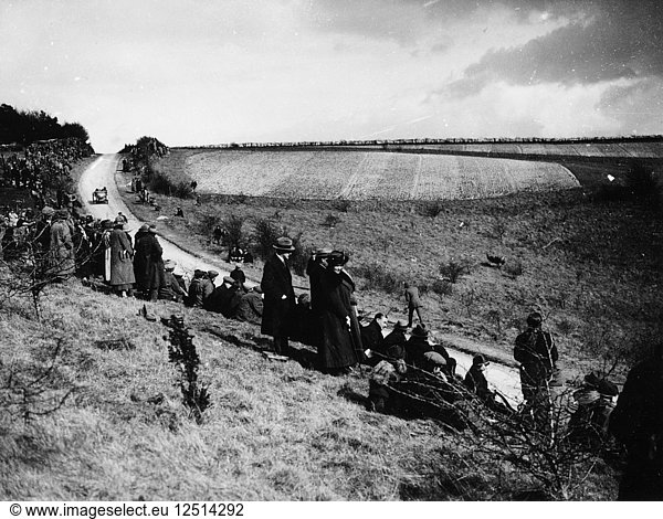 Zuschauer bei der Kop Hill Climb  in der Nähe von Princes Risborough  Buckinghamshire  1922. Künstler: Unbekannt
