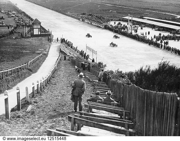 Zuschauer  die ein Autorennen vom Test Hill  Brooklands  Surrey  beobachten (1920er Jahre?). Künstler: Unbekannt