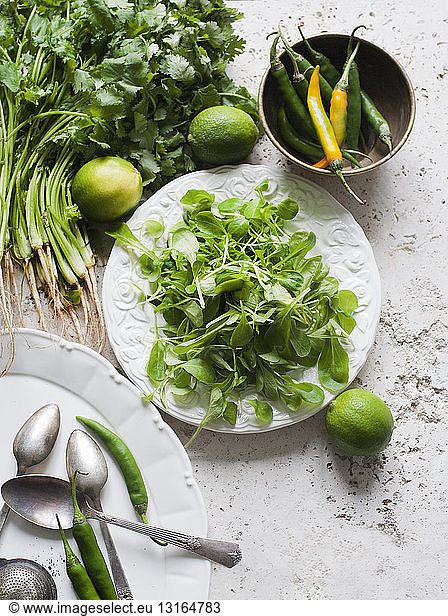 Zutaten für Salatdressing  Draufsicht