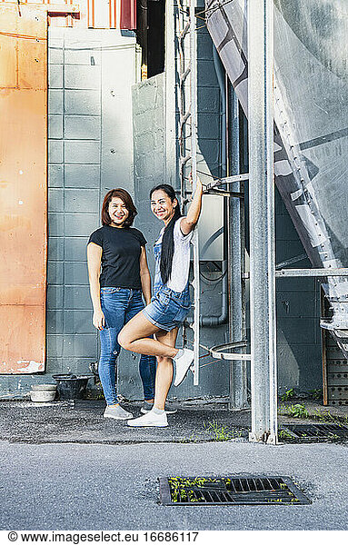 zwei Freundinnen in Bangkok