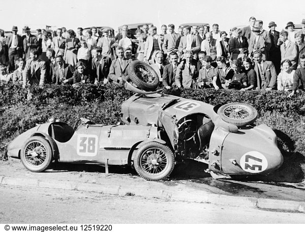 Zwei verunglückte Autos des Singer Nine Teams möglicherweise bei einer TTrace 1935. Künstler: Unbekannt