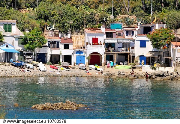 zwischen inmitten mitten nahe Hütte Tradition Palast Schloß Schlösser Strand Gebäude unterhalb Produktion Wald Boot angeln Laden Nachbarschaft Fischer Schiff Zimmer Menschenreihe Gewölbe Ufer antik Katalonien Costa Brava Girona alt Platz Spanien