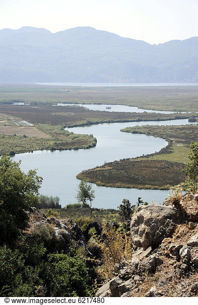zwischen inmitten mitten Naturschutzgebiet Strand Fluss Flussdelta Delta Caunos Dalyan Türkei Provinz Mugla